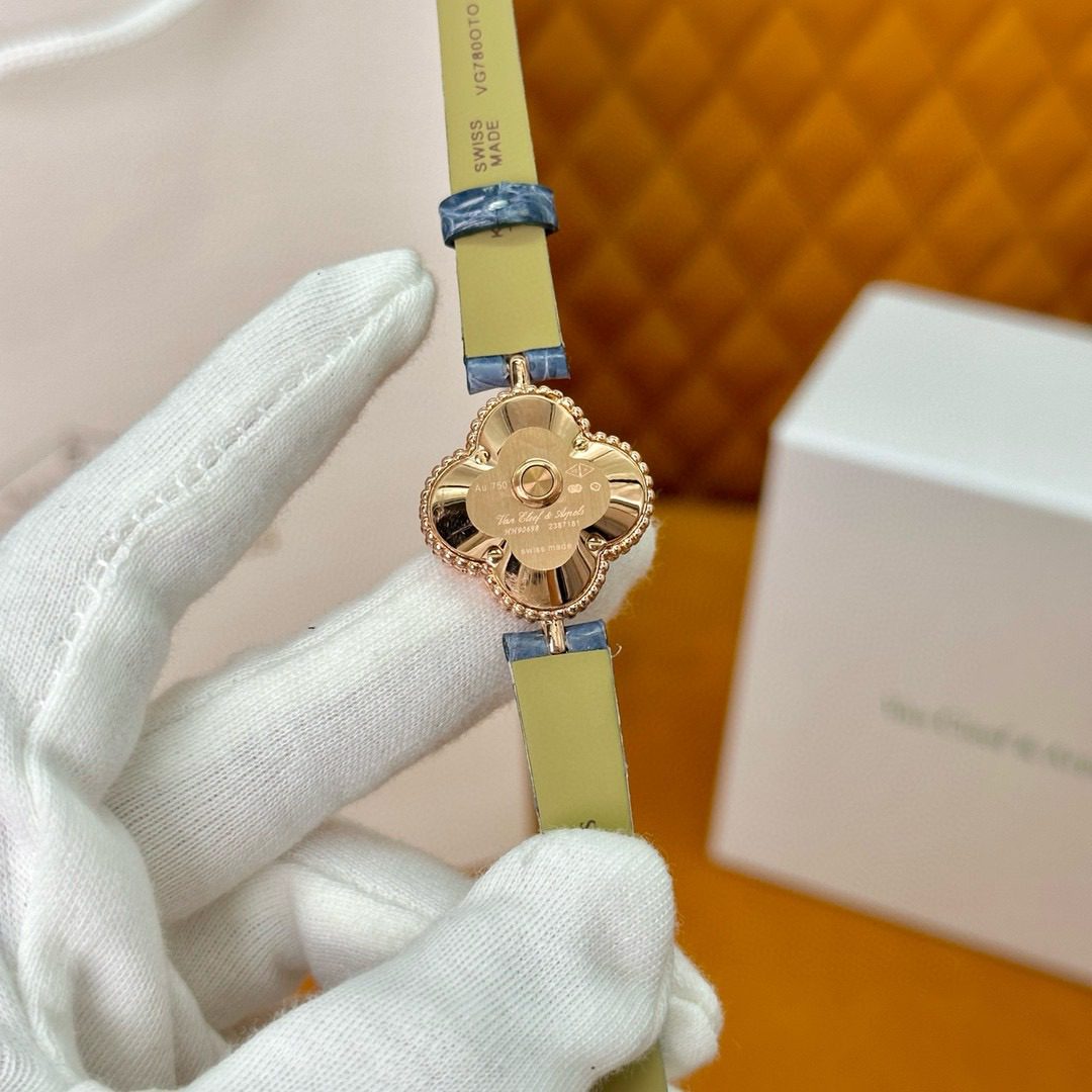 Van Cleef & Arpels Sweet Alhambra watch view 3