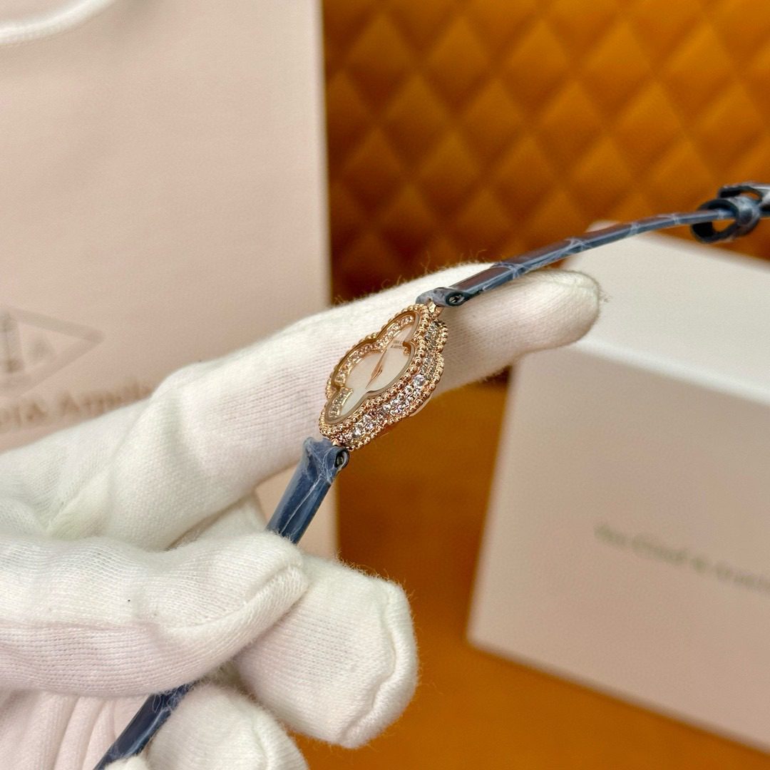 Van Cleef & Arpels Sweet Alhambra watch view 5