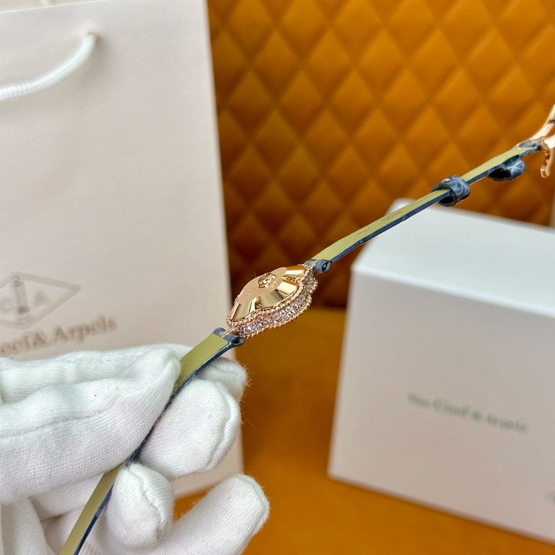 Van Cleef & Arpels Sweet Alhambra watch view 6