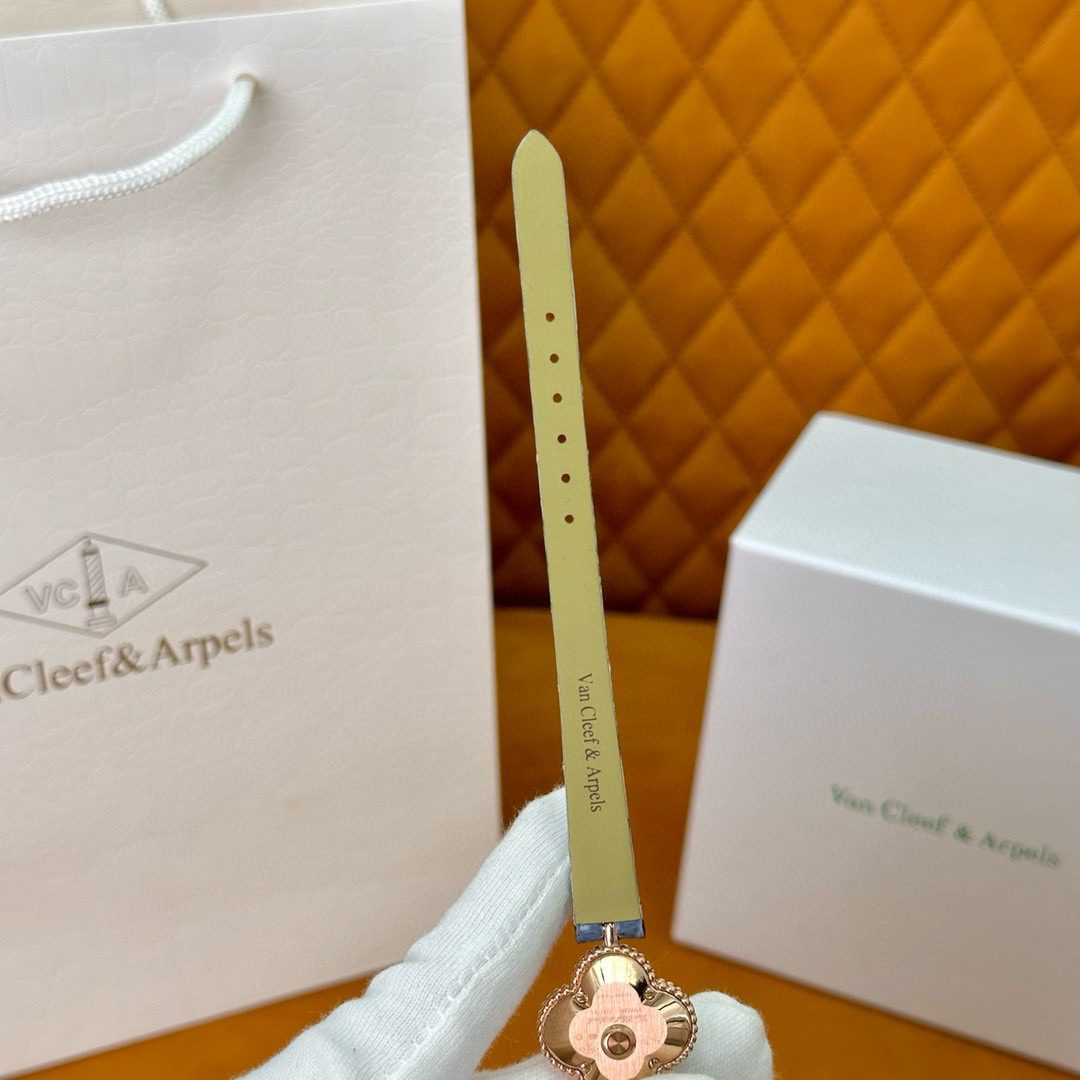 Van Cleef & Arpels Sweet Alhambra watch view 7