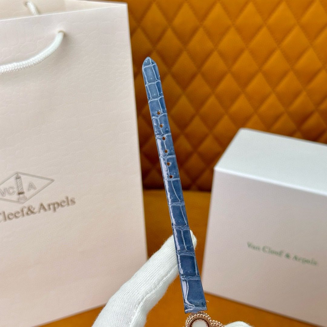 Van Cleef & Arpels Sweet Alhambra watch view 8