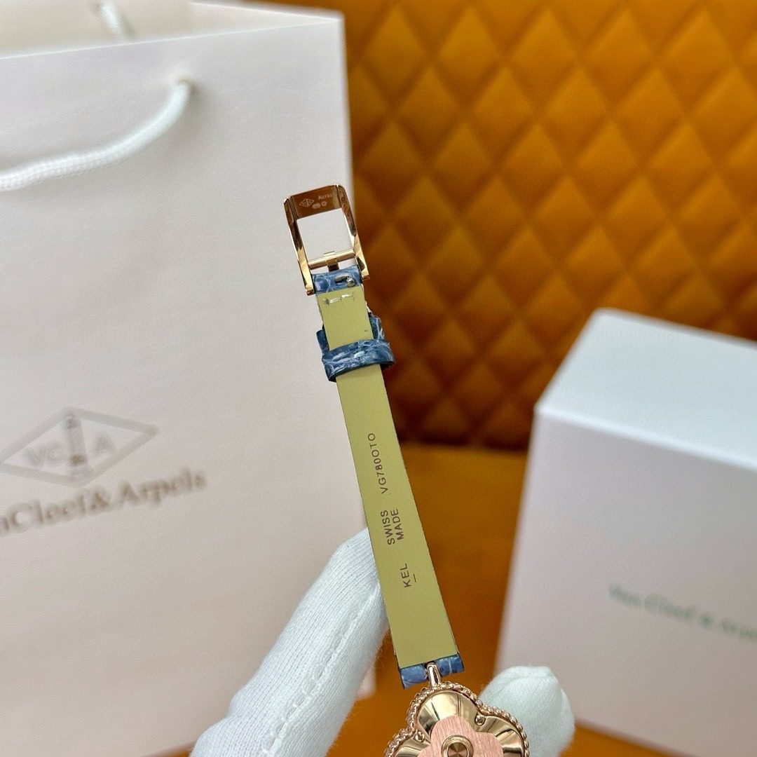 Van Cleef & Arpels Sweet Alhambra watch view 9