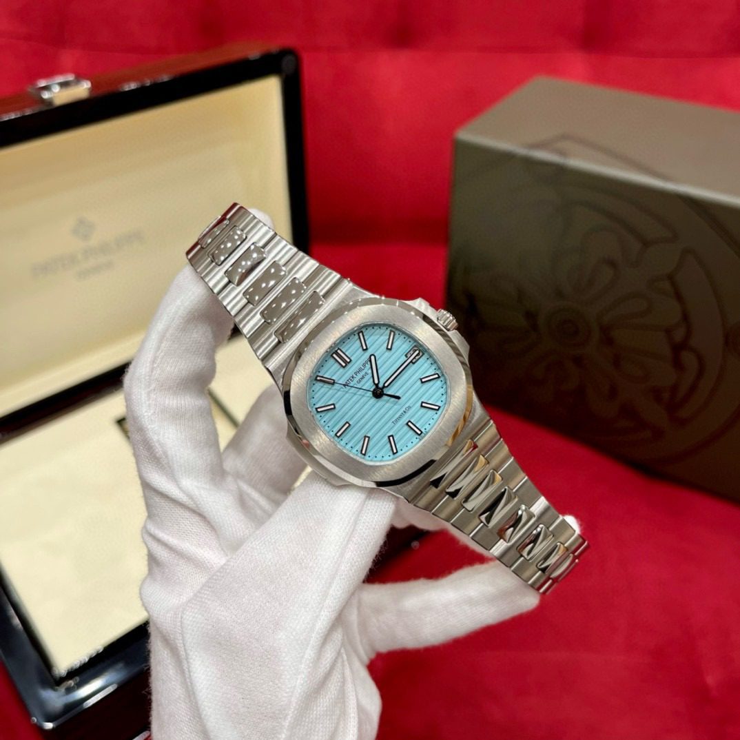 Patek Philippe Tiffany&Co 5711/1a-018 view 1