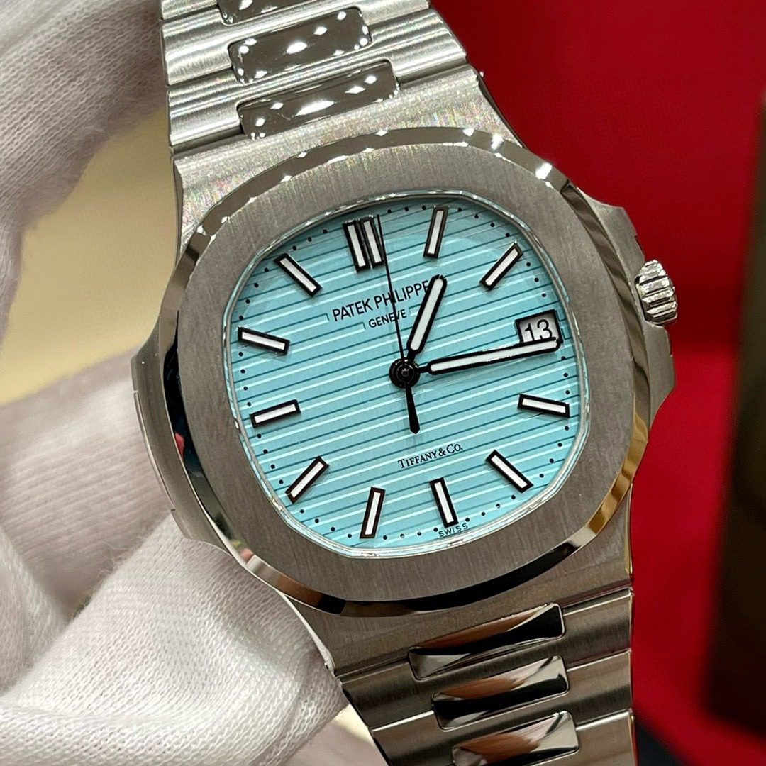 Patek Philippe Tiffany&Co 5711/1a-018 view 2
