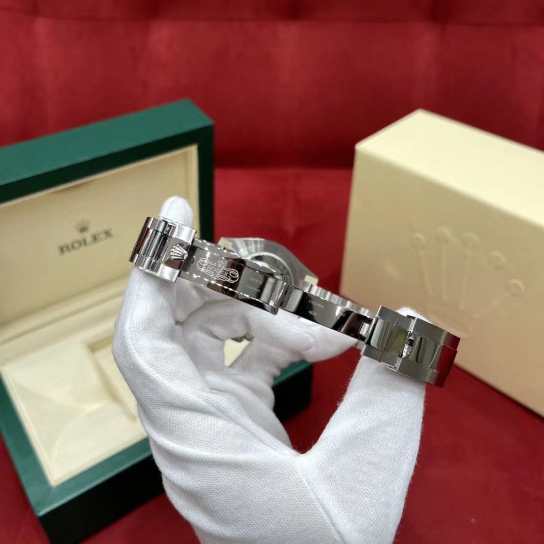 Rolex GMT-Master II view 8