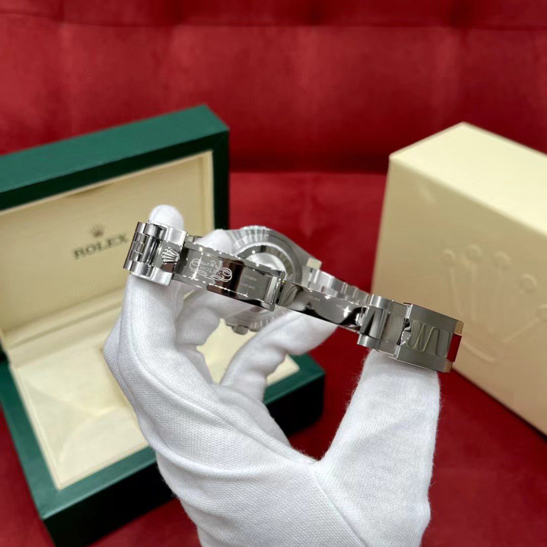 Rolex GMT-Master II view 4