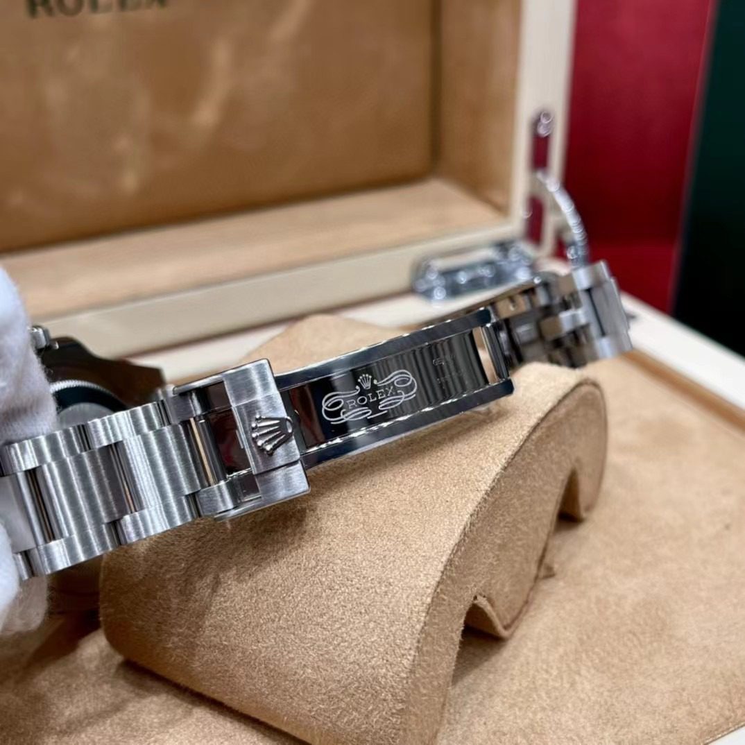 Rolex Submariner Oyster view 3