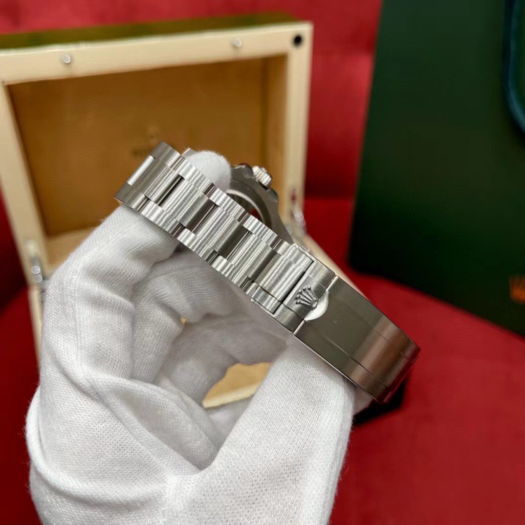 Rolex Submariner Oyster view 4