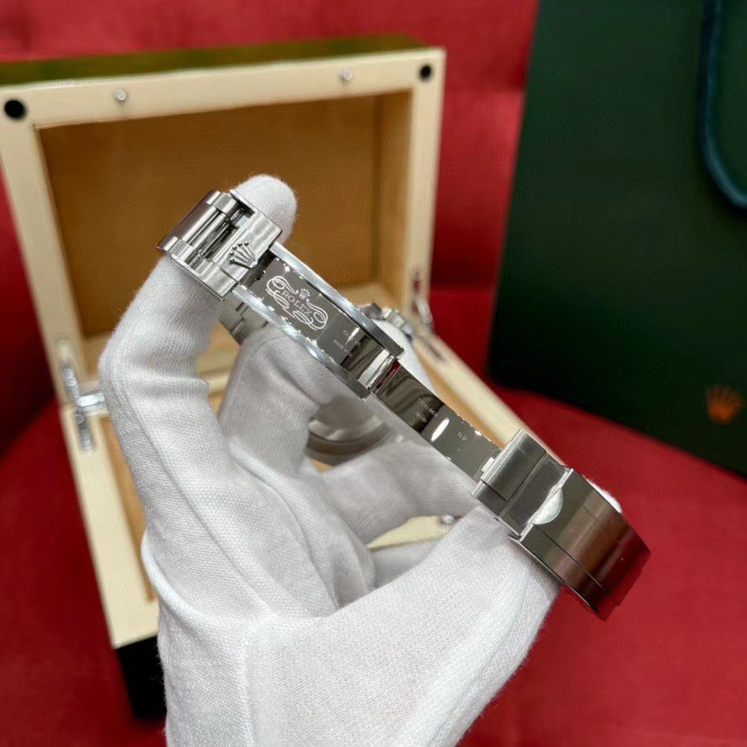 Rolex Submariner Oyster view 5