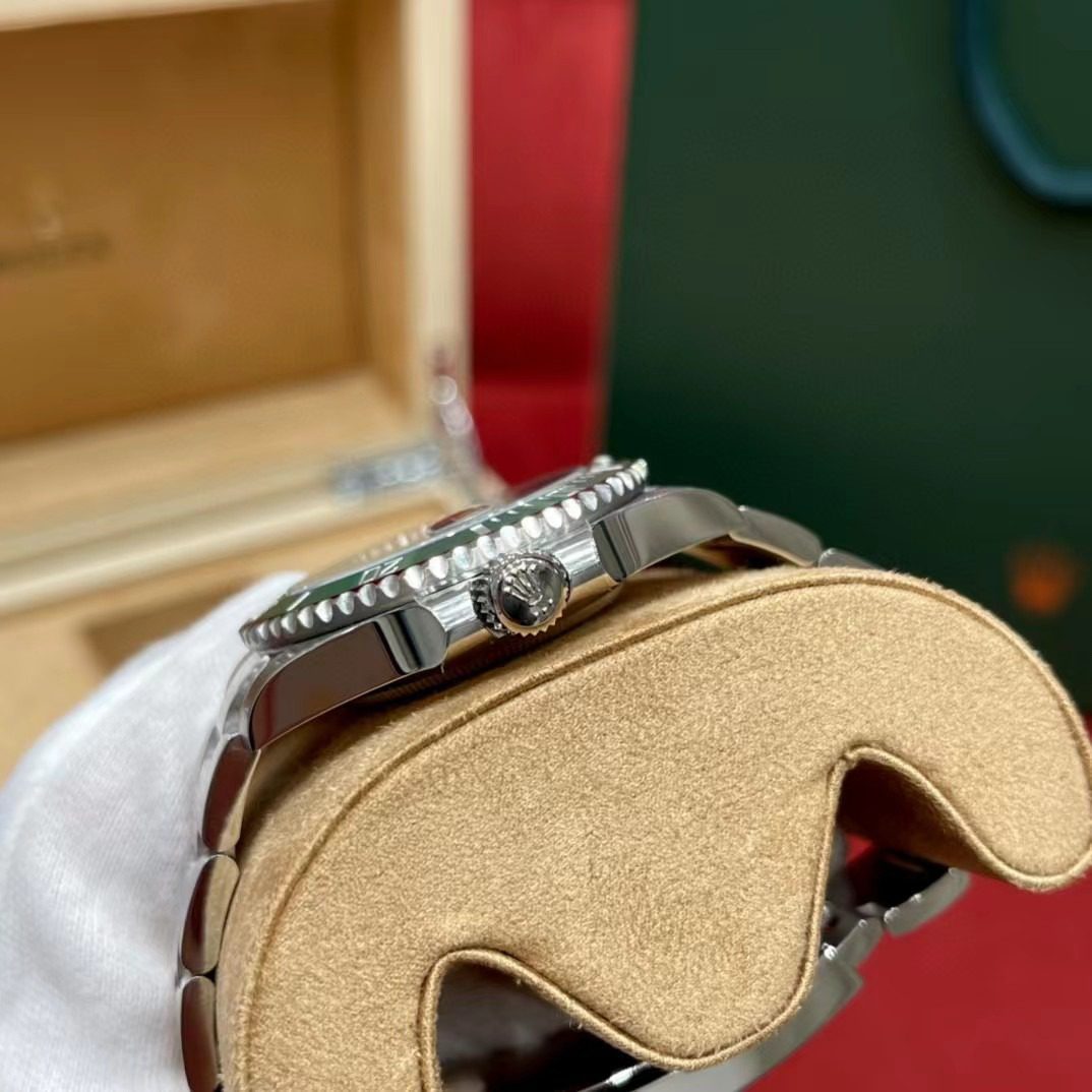 Rolex Submariner Oyster view 8