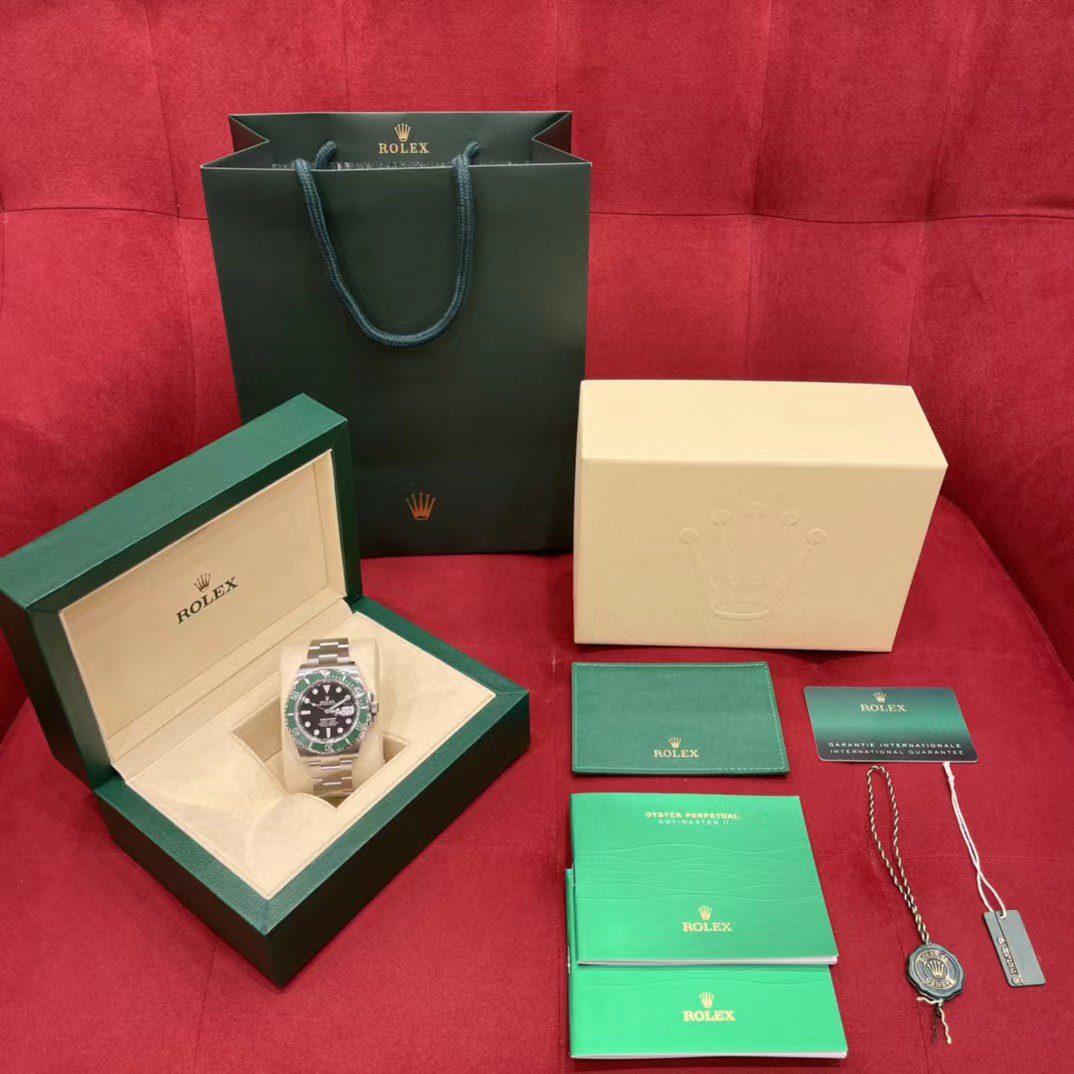 Rolex Submariner DATE Oyster 126610LV view 10