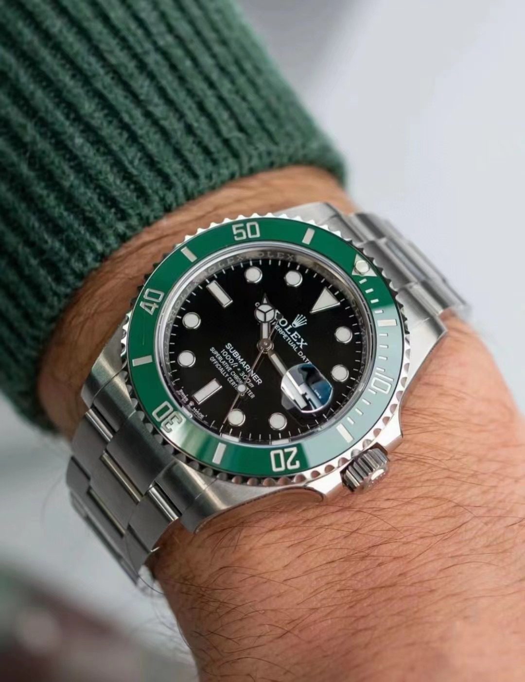 Rolex Submariner DATE Oyster 126610LV view 11