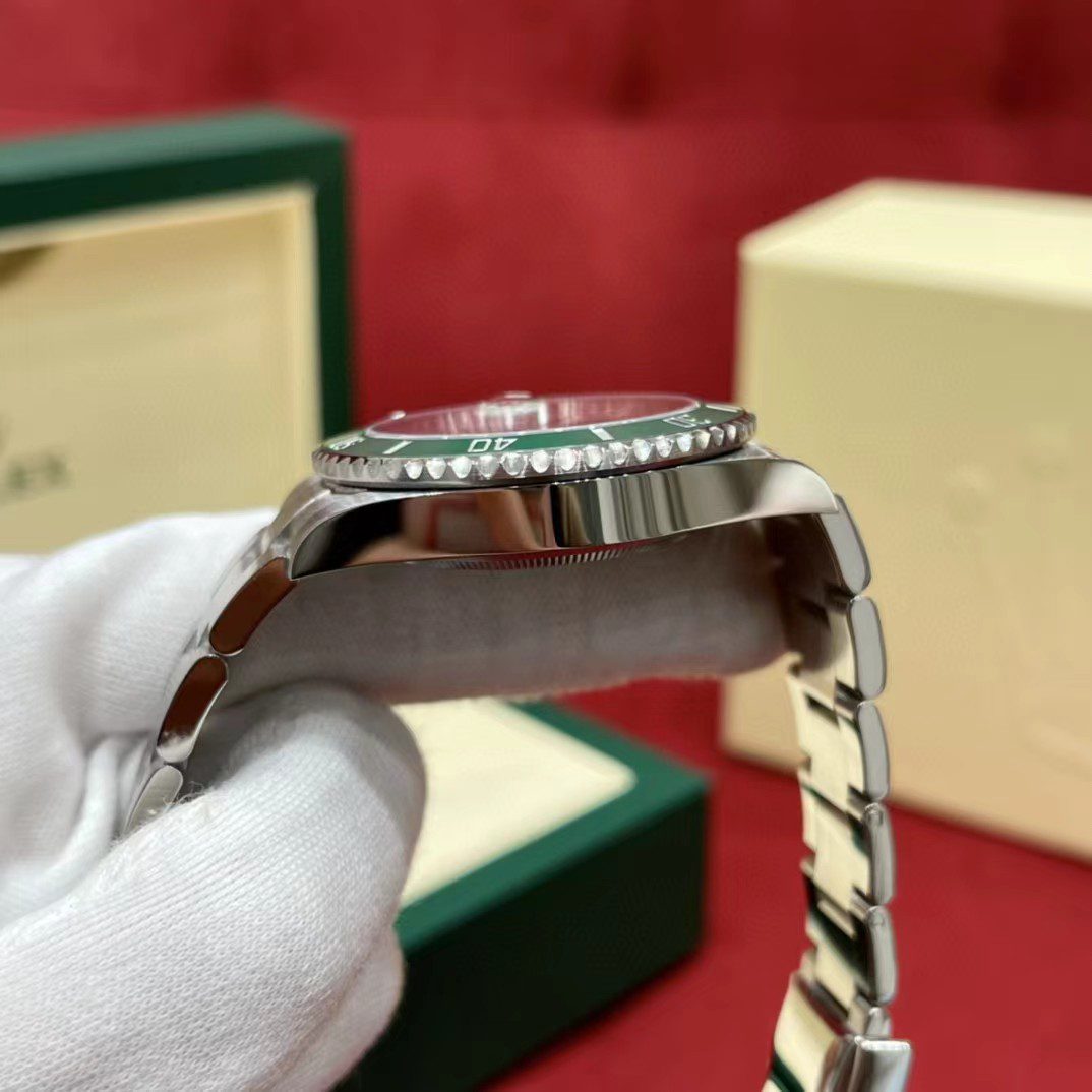 Rolex Submariner DATE Oyster 126610LV view 6