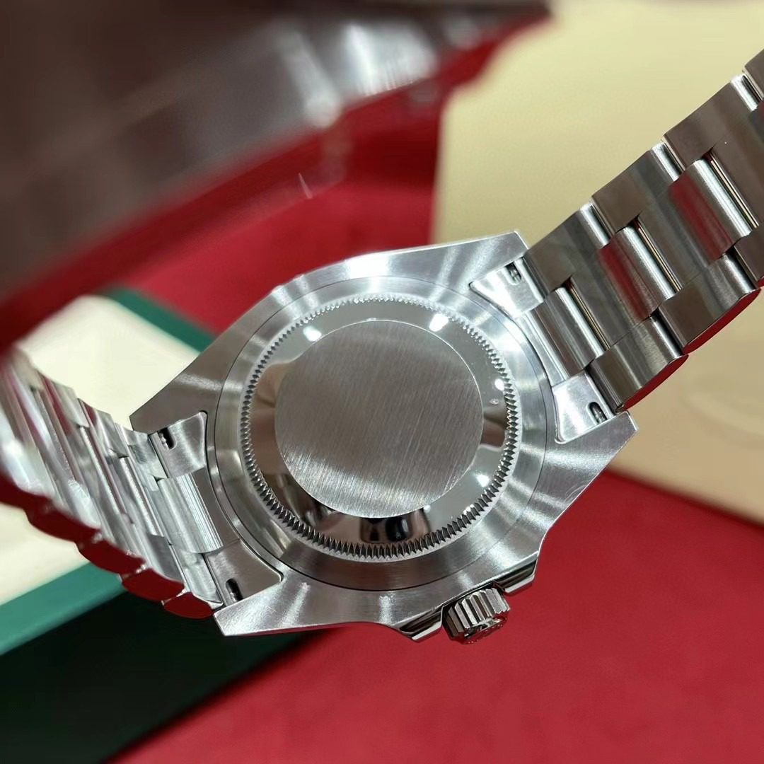Rolex Submariner DATE Oyster 126610LV view 7