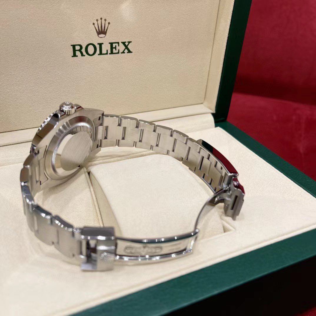 Rolex Submariner DATE Oyster 126610LV view 8