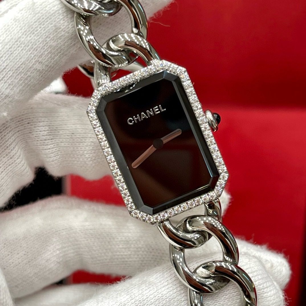 Chanel PremièRe Gourmette Chain Watch view 1