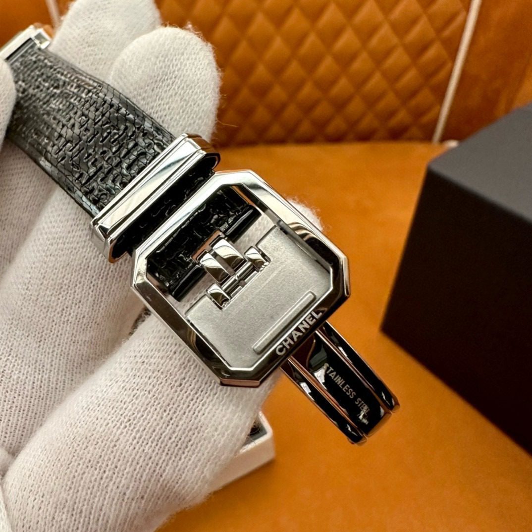 Chanel Boy Friend Watch view 8