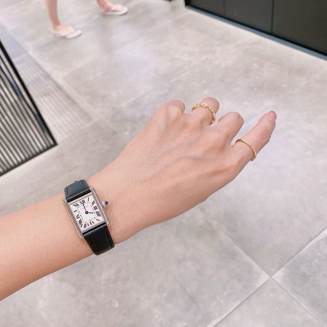 Cartier Tank Must Watch view 17