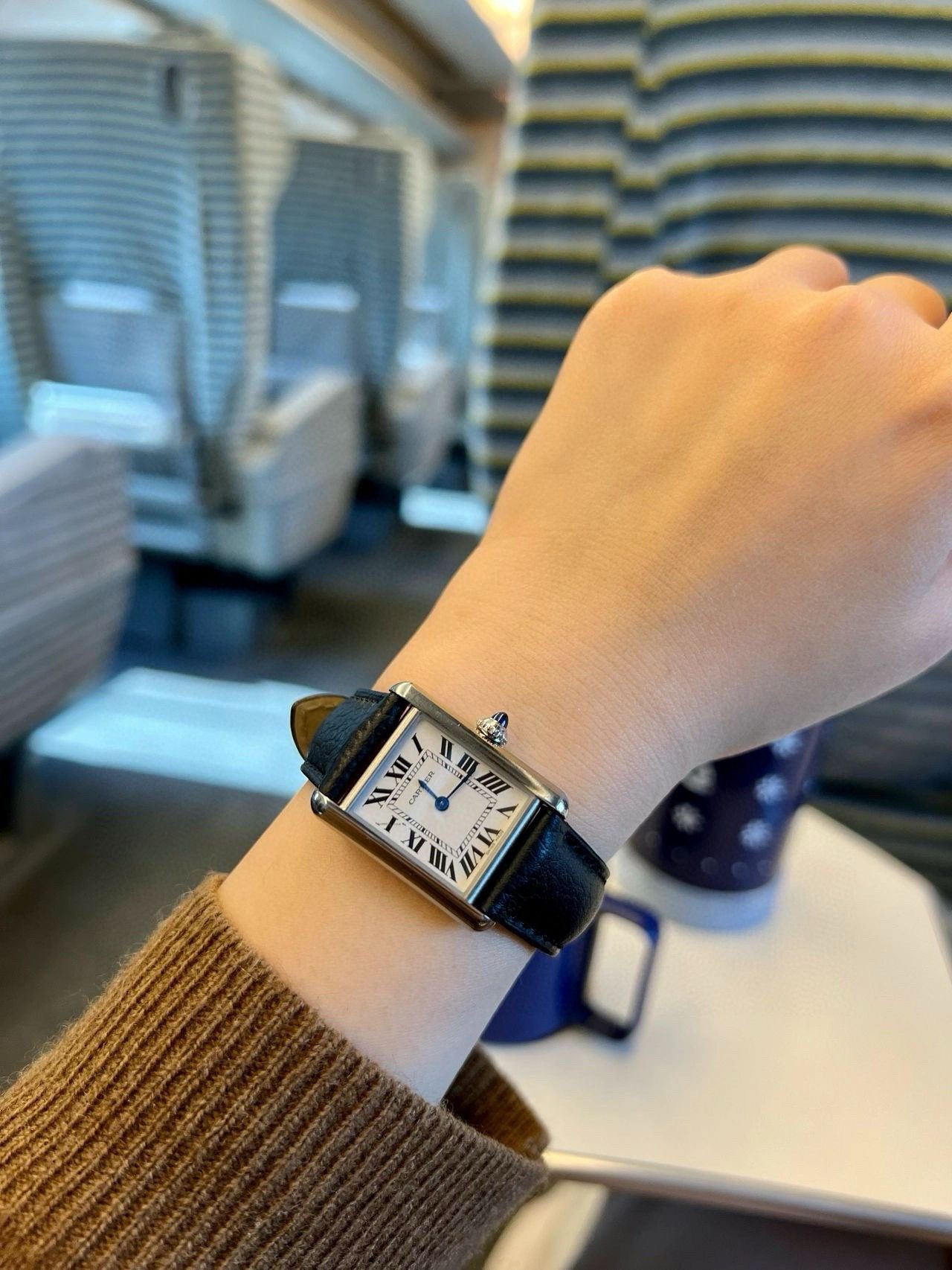 Cartier Tank Must Watch view 18