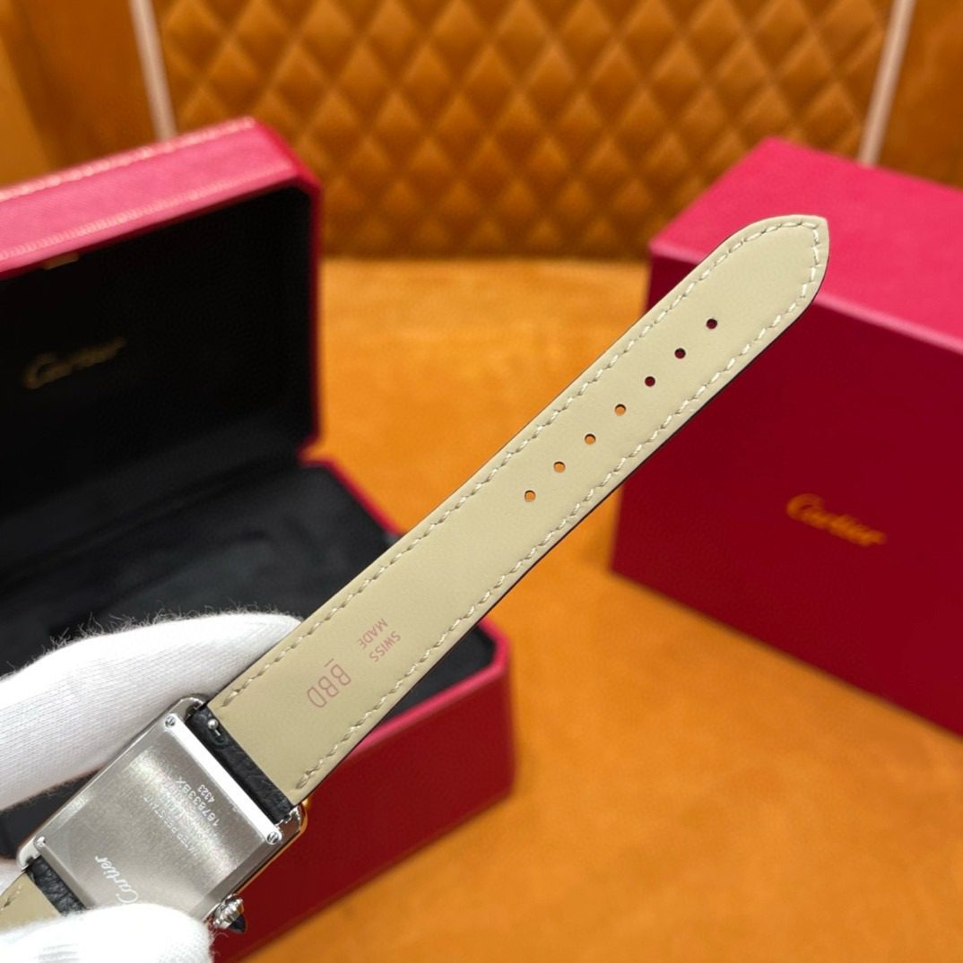 Cartier Tank Must Watch view 9