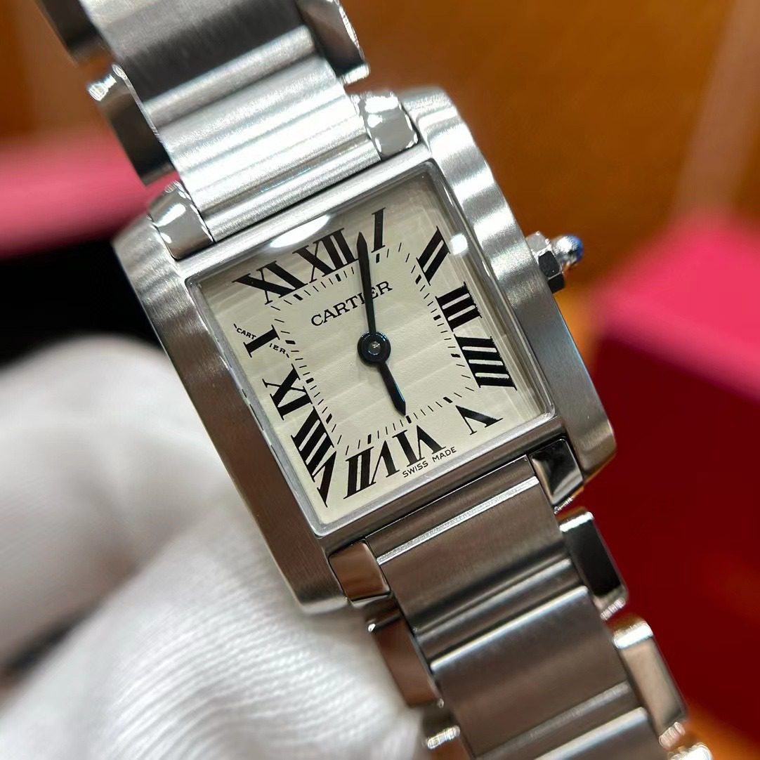 Cartier Tank Must Watch view 2