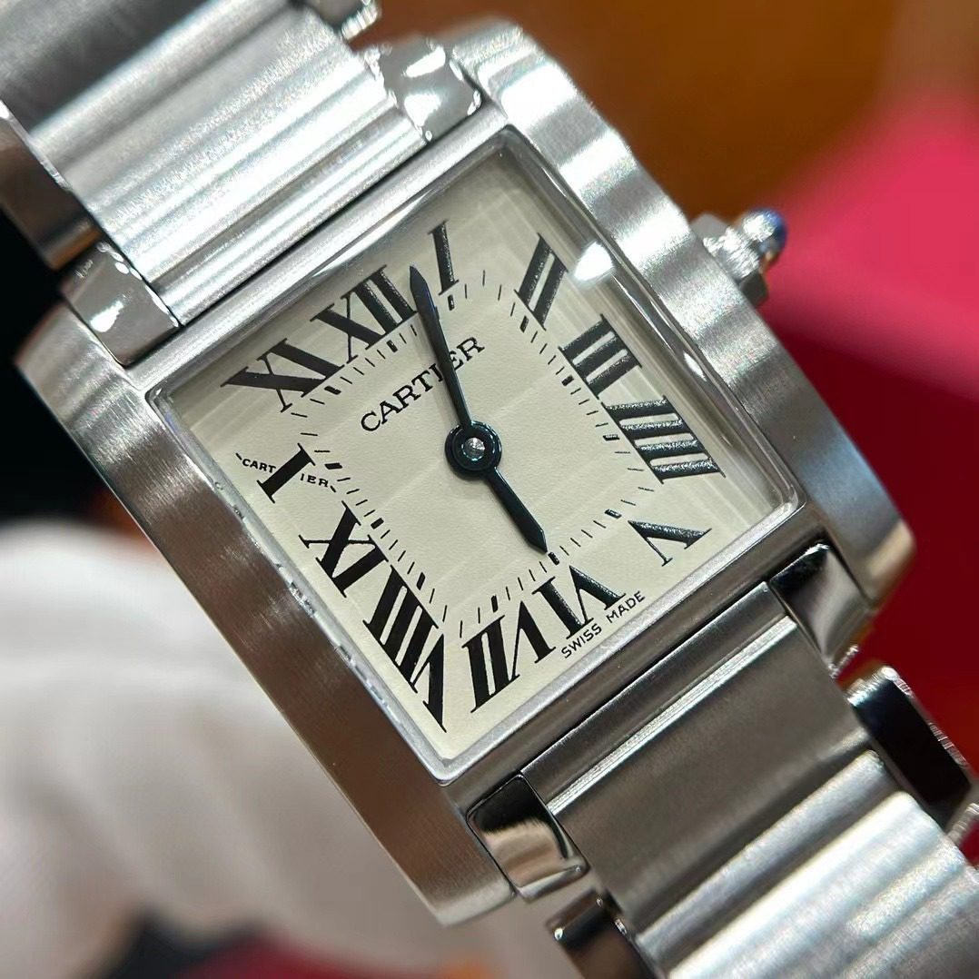 Cartier Tank Must Watch view 3