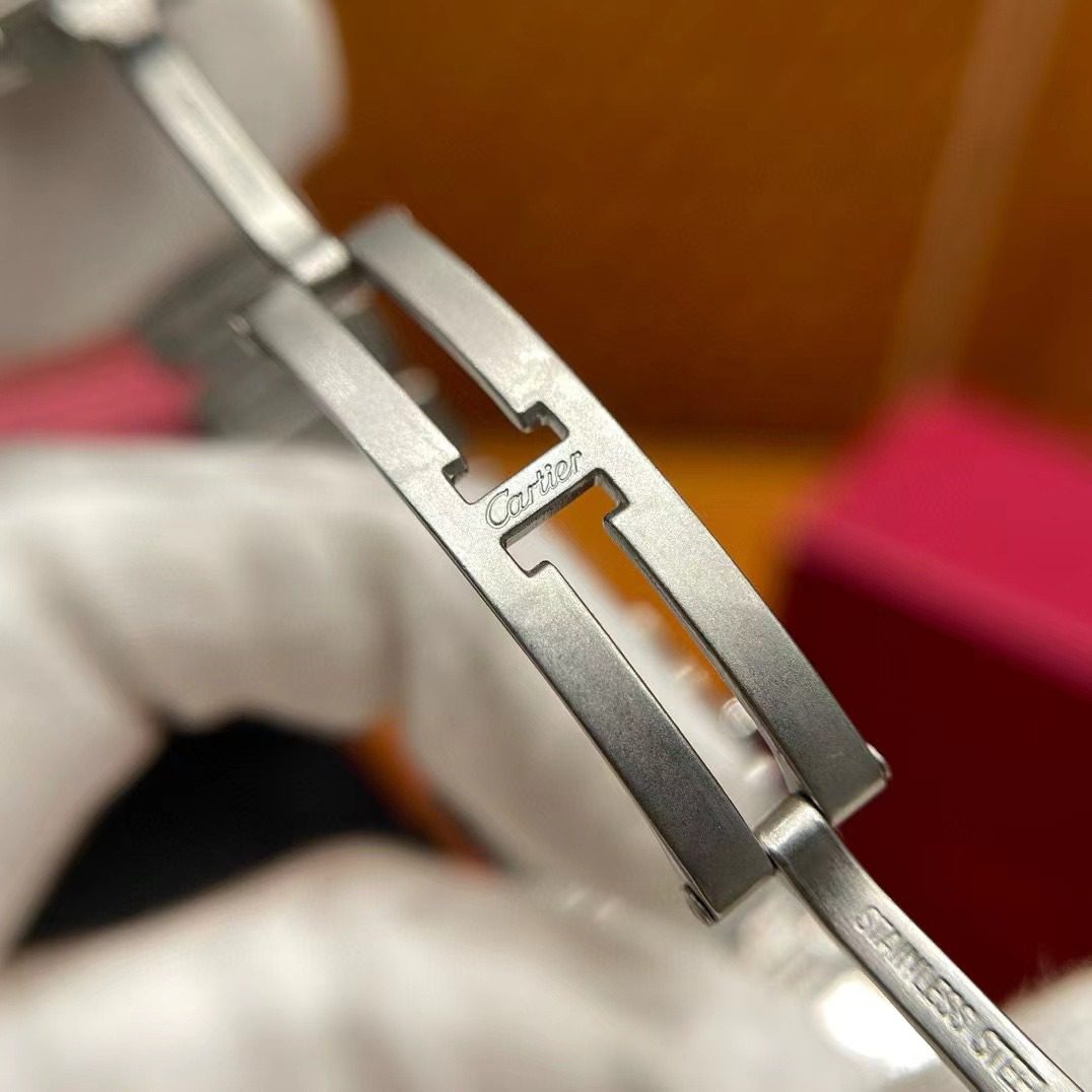 Cartier Tank Must Watch view 4