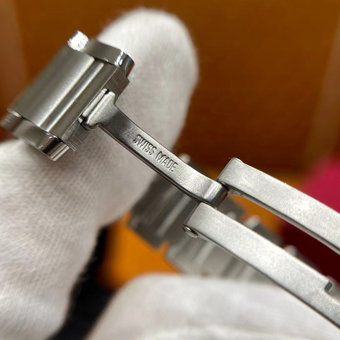 Cartier Tank Must Watch view 6