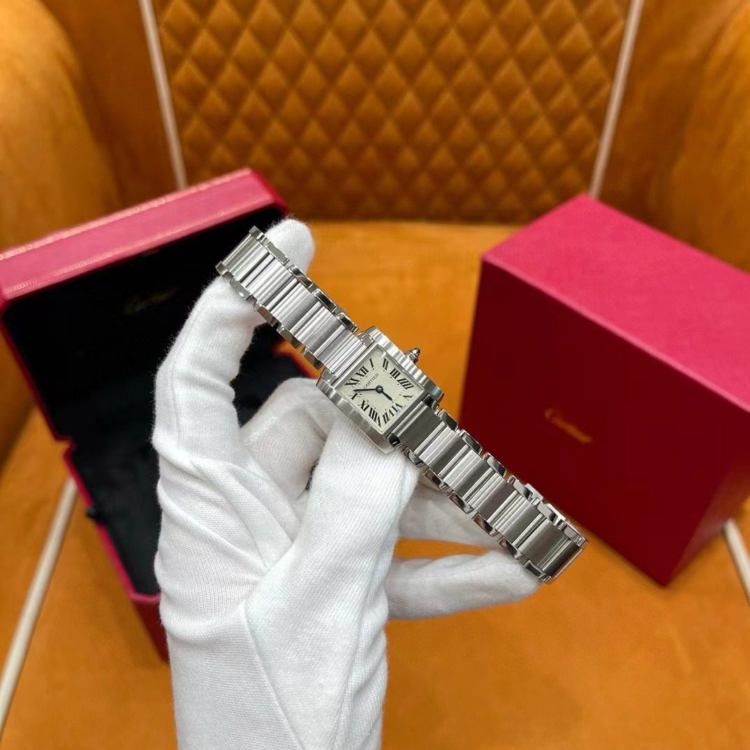 Cartier Tank Must Watch view 8