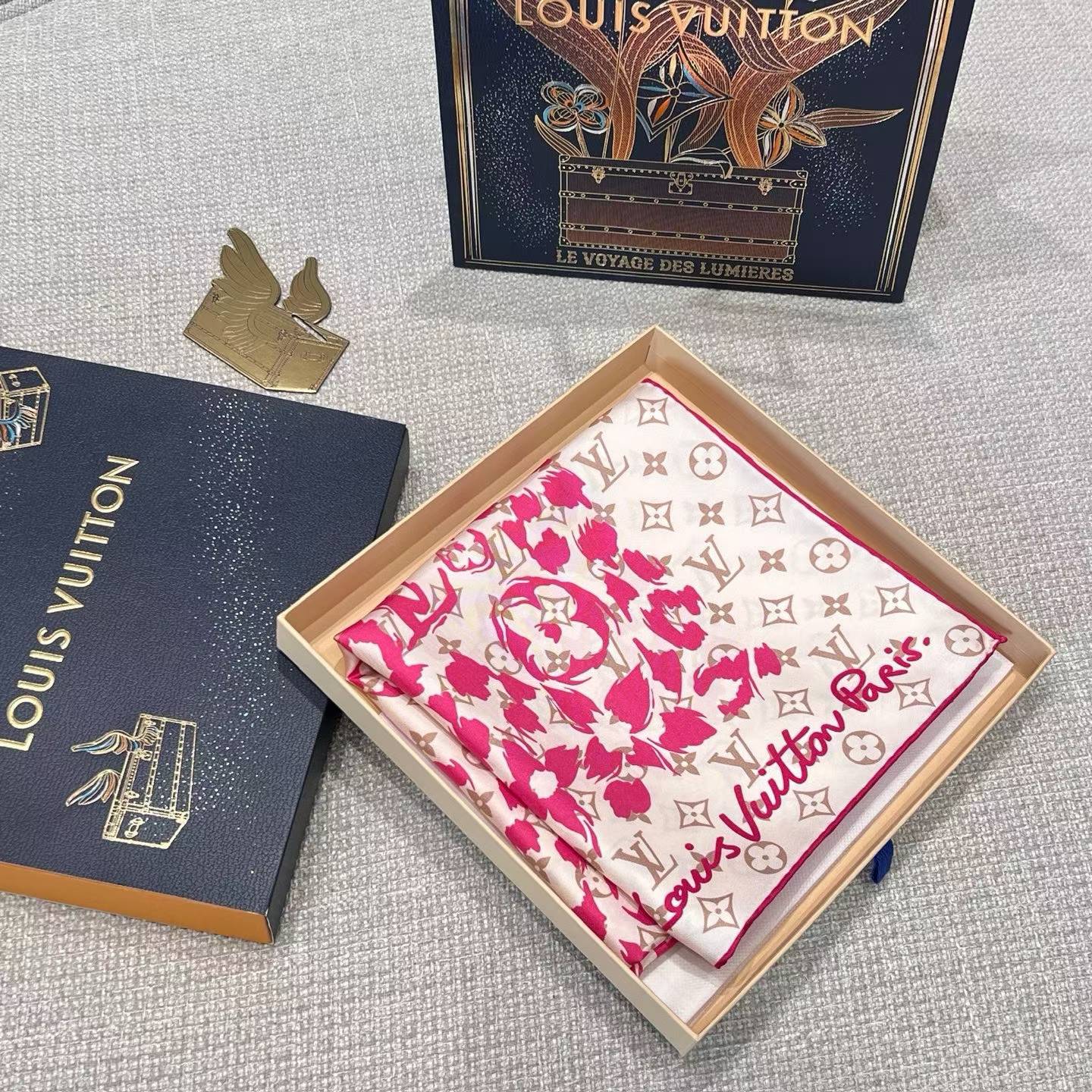 Louis Vuitton Square silk scarf view 7