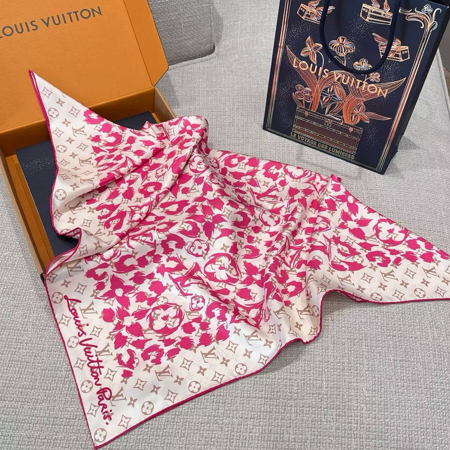 Louis Vuitton Square silk scarf view 8