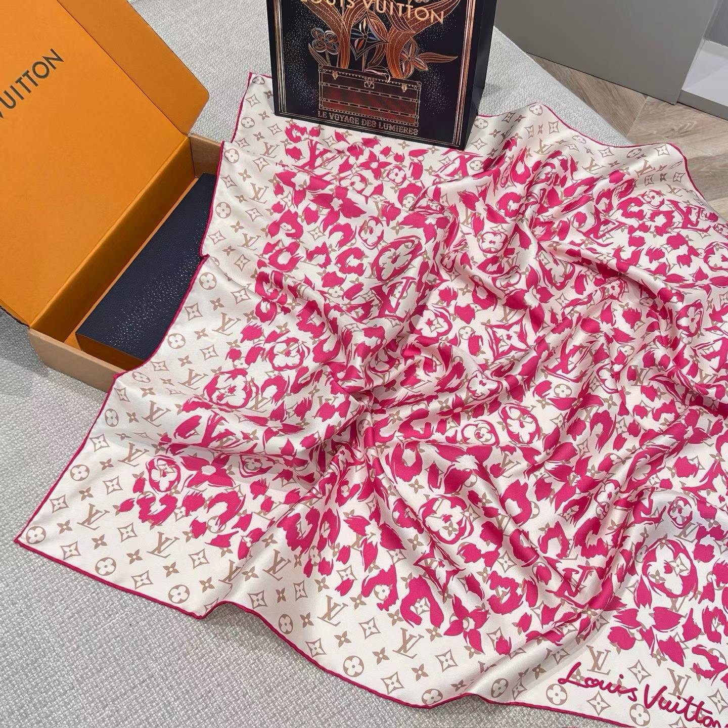 Louis Vuitton Square silk scarf view 9