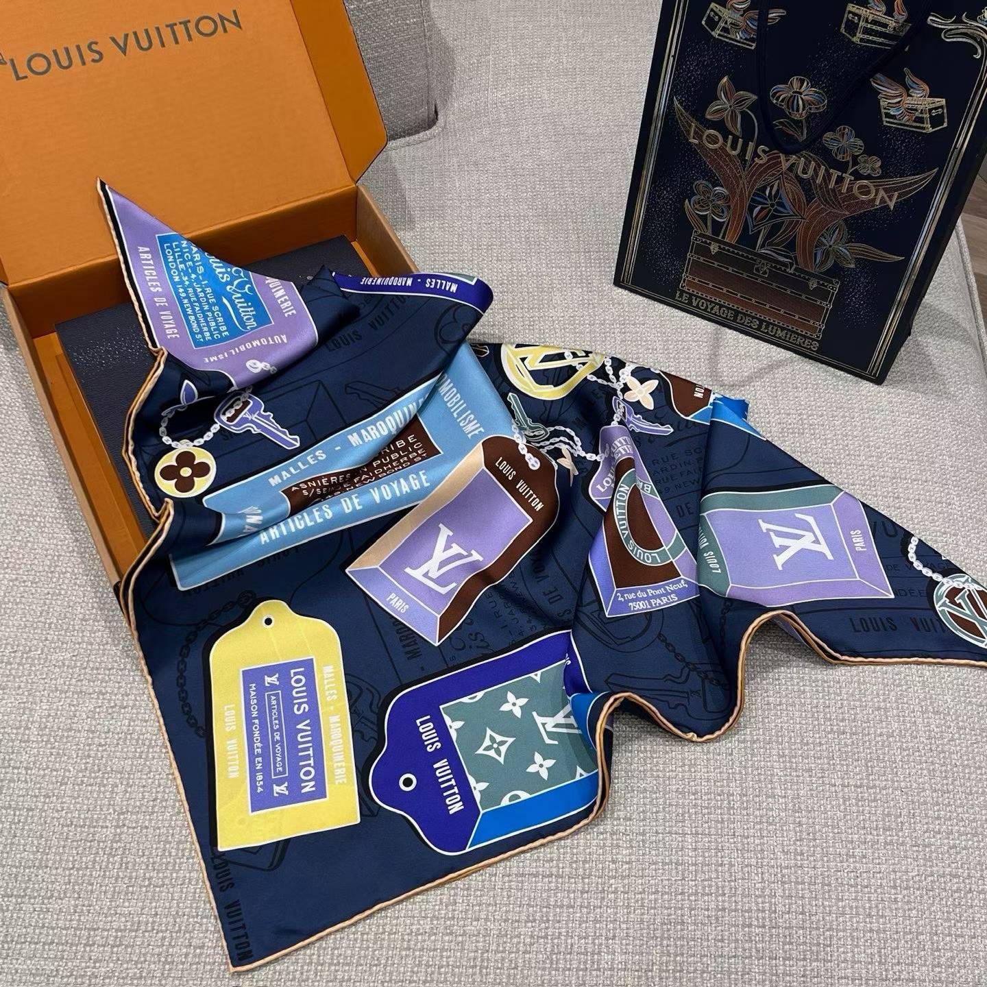 Louis Vuitton Square silk scarf view 10