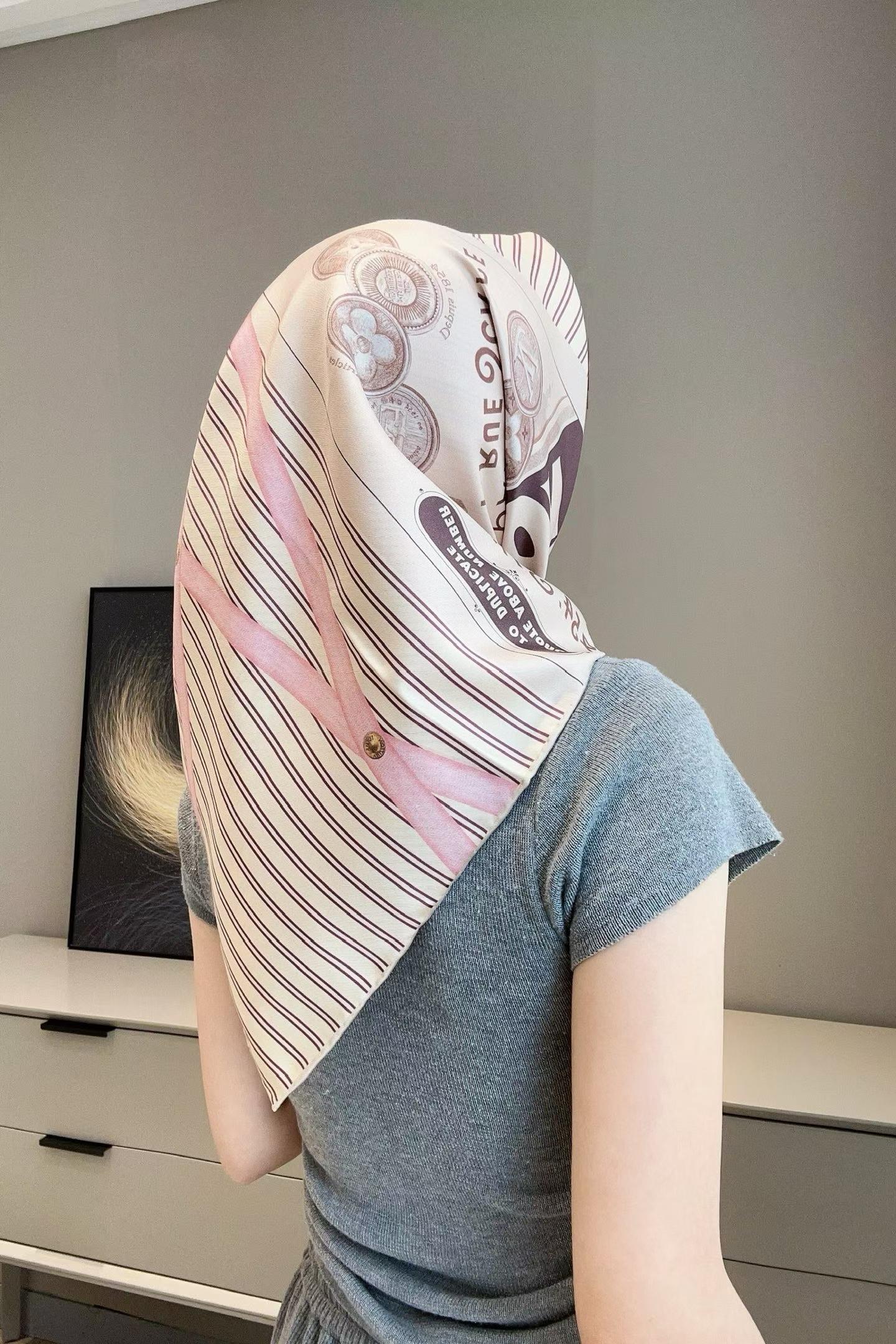 Louis Vuitton Square silk scarf view 1