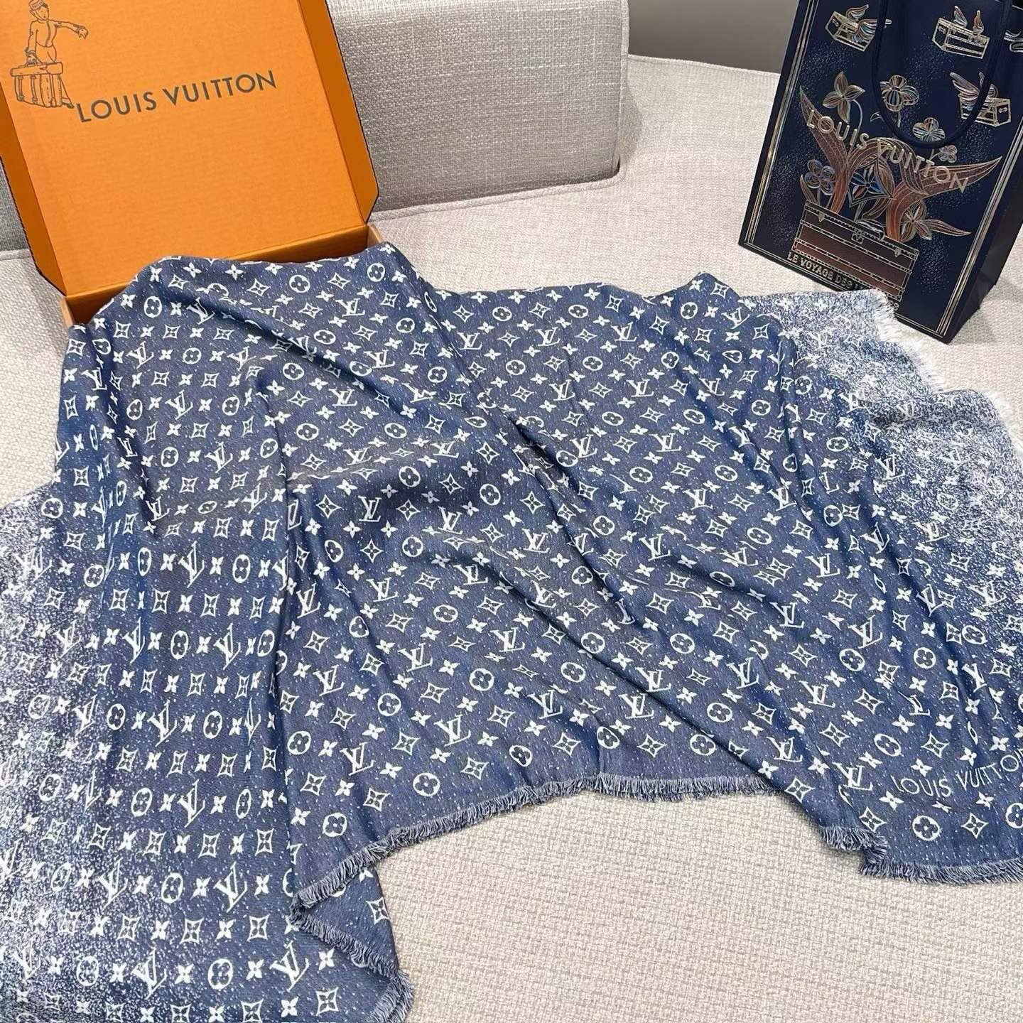 Louis Vuitton Square scarf view 8