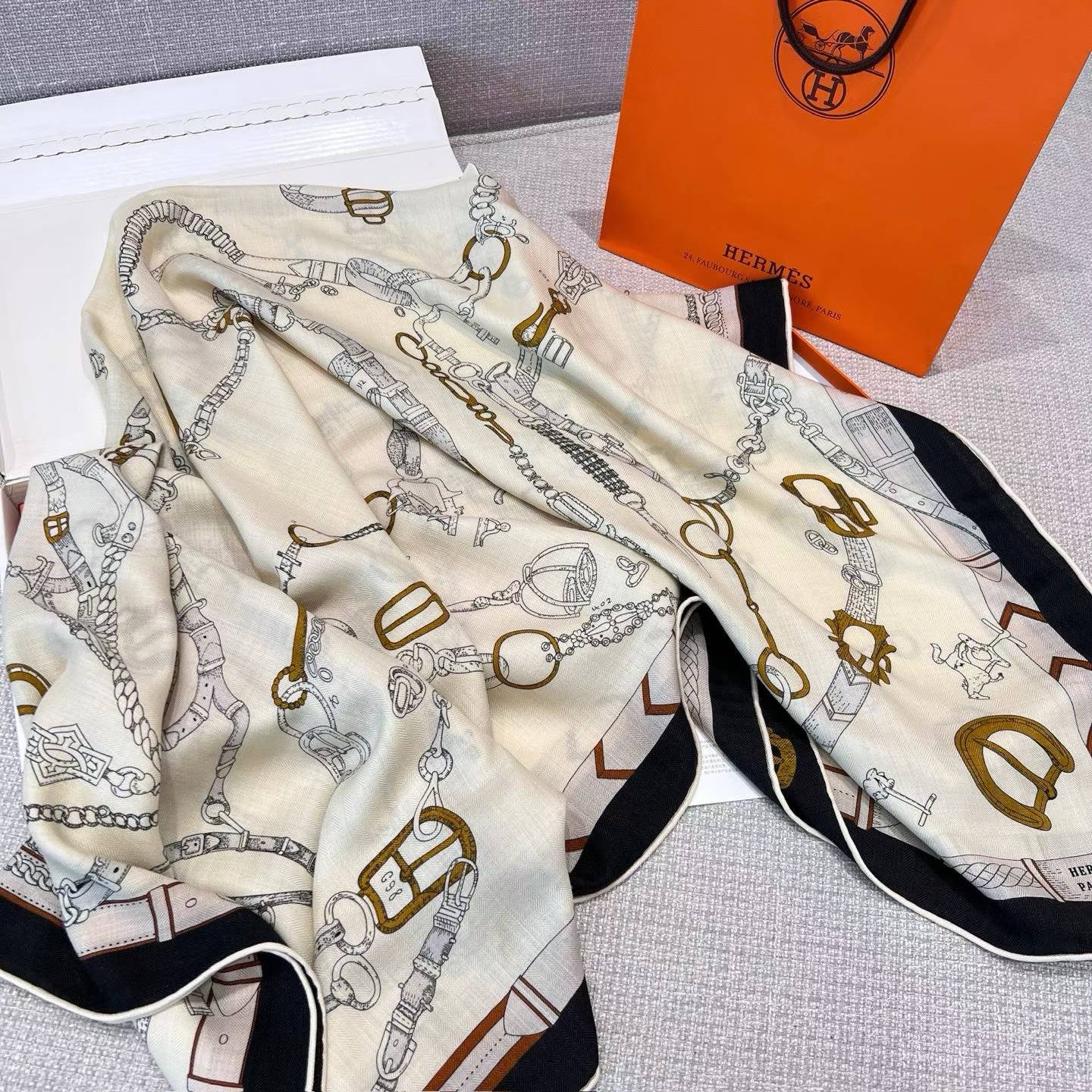 Hermès square towel view 21