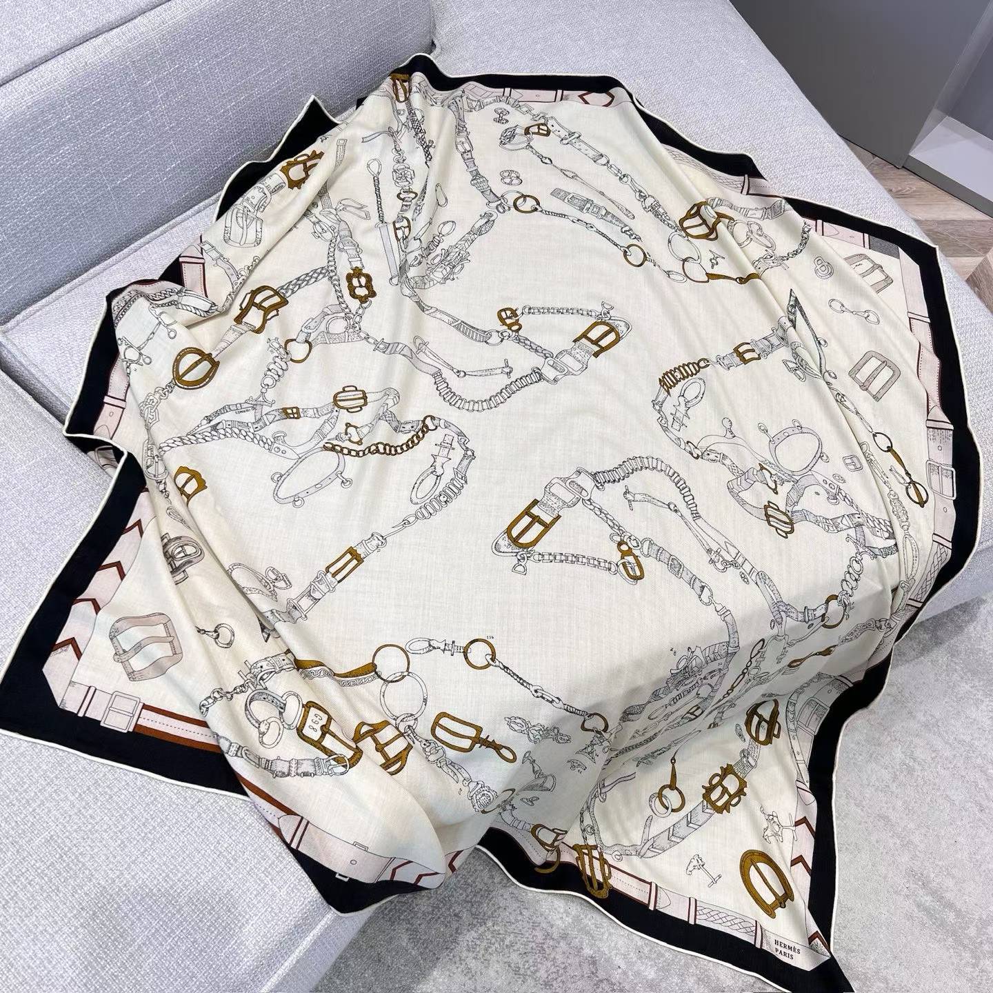 Hermès square towel view 22
