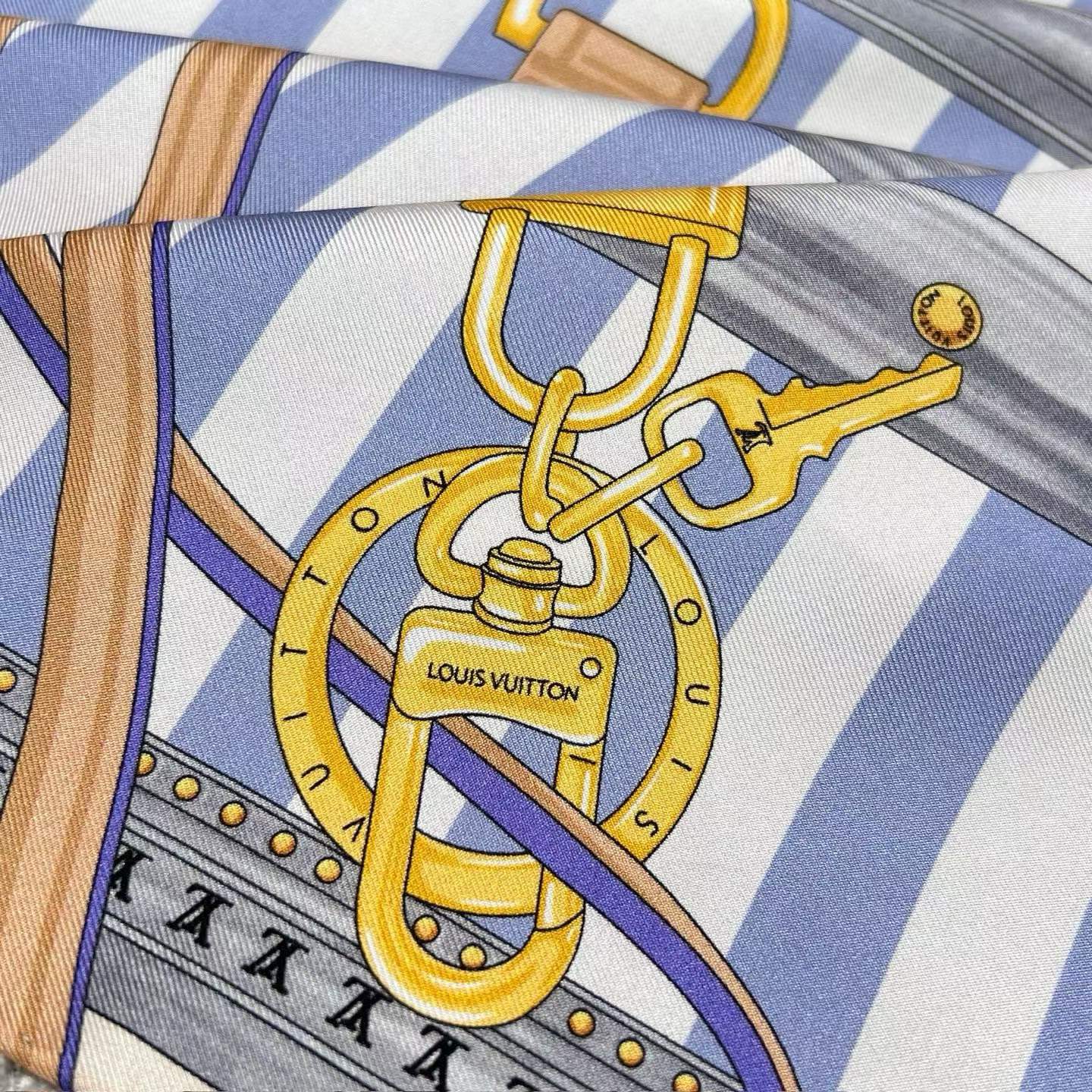 Hermès LOUIS VUTTION Square scarf view 10
