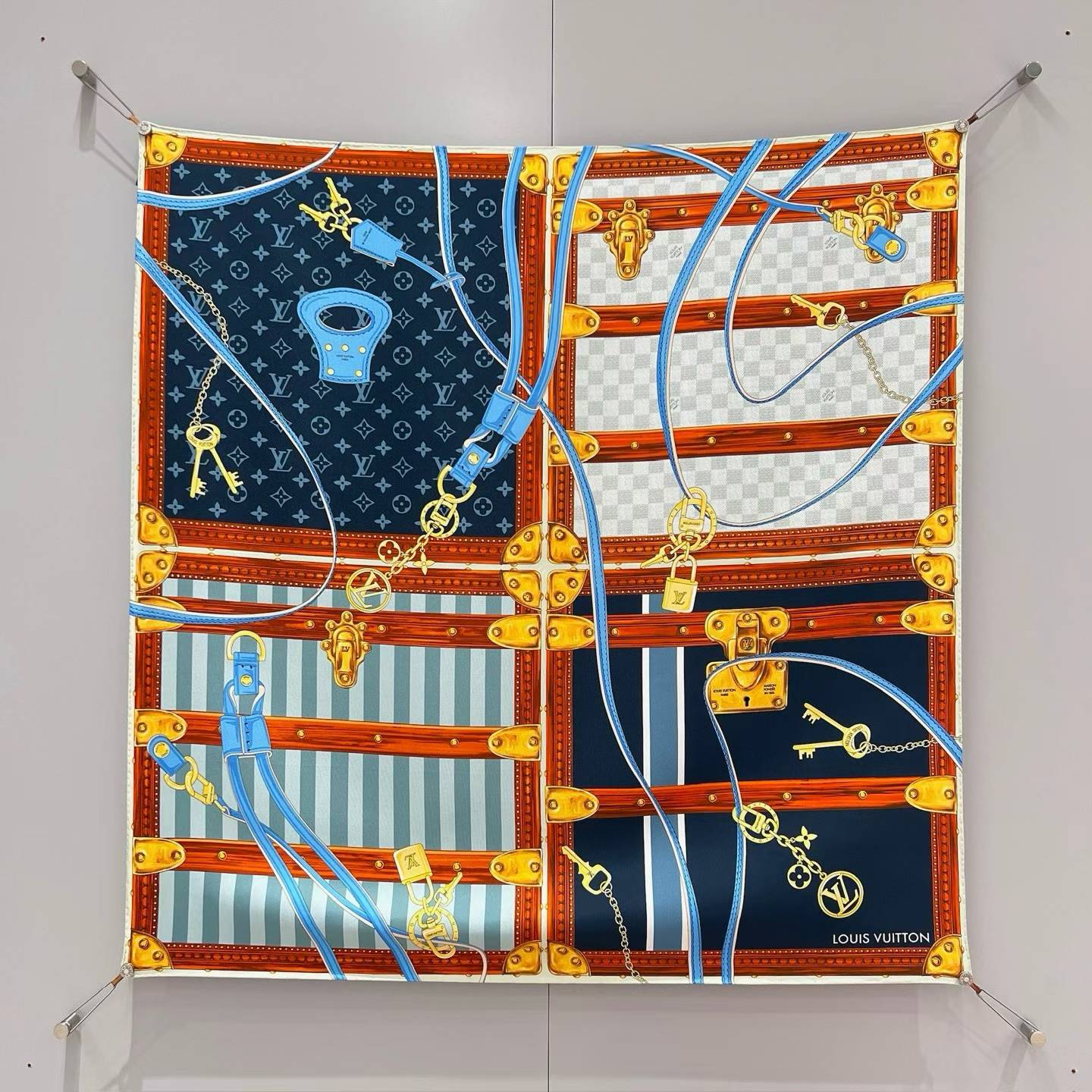 Hermès LOUIS VUTTION Square scarf view 4