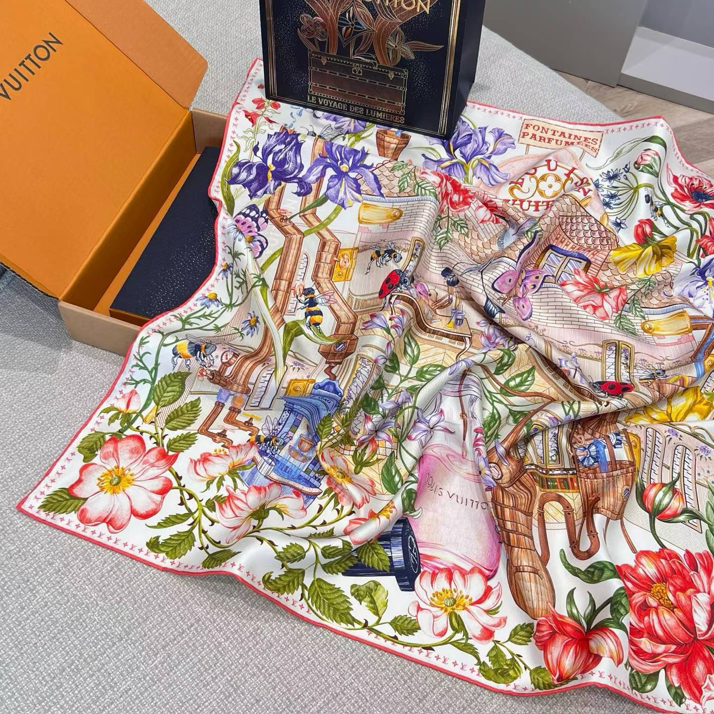 Hermès LOUIS VUTTION Square scarf view 4