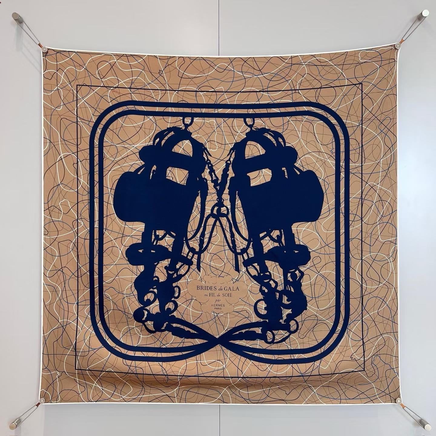 Hermès Square scarf view 11