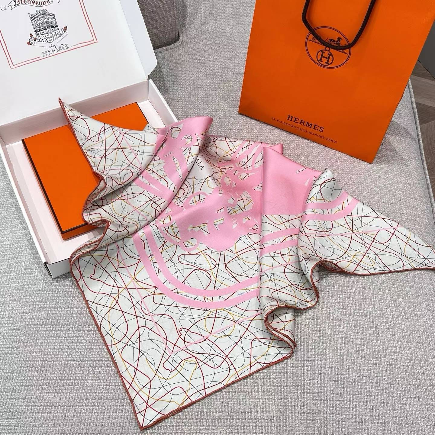 Hermès Square scarf view 3