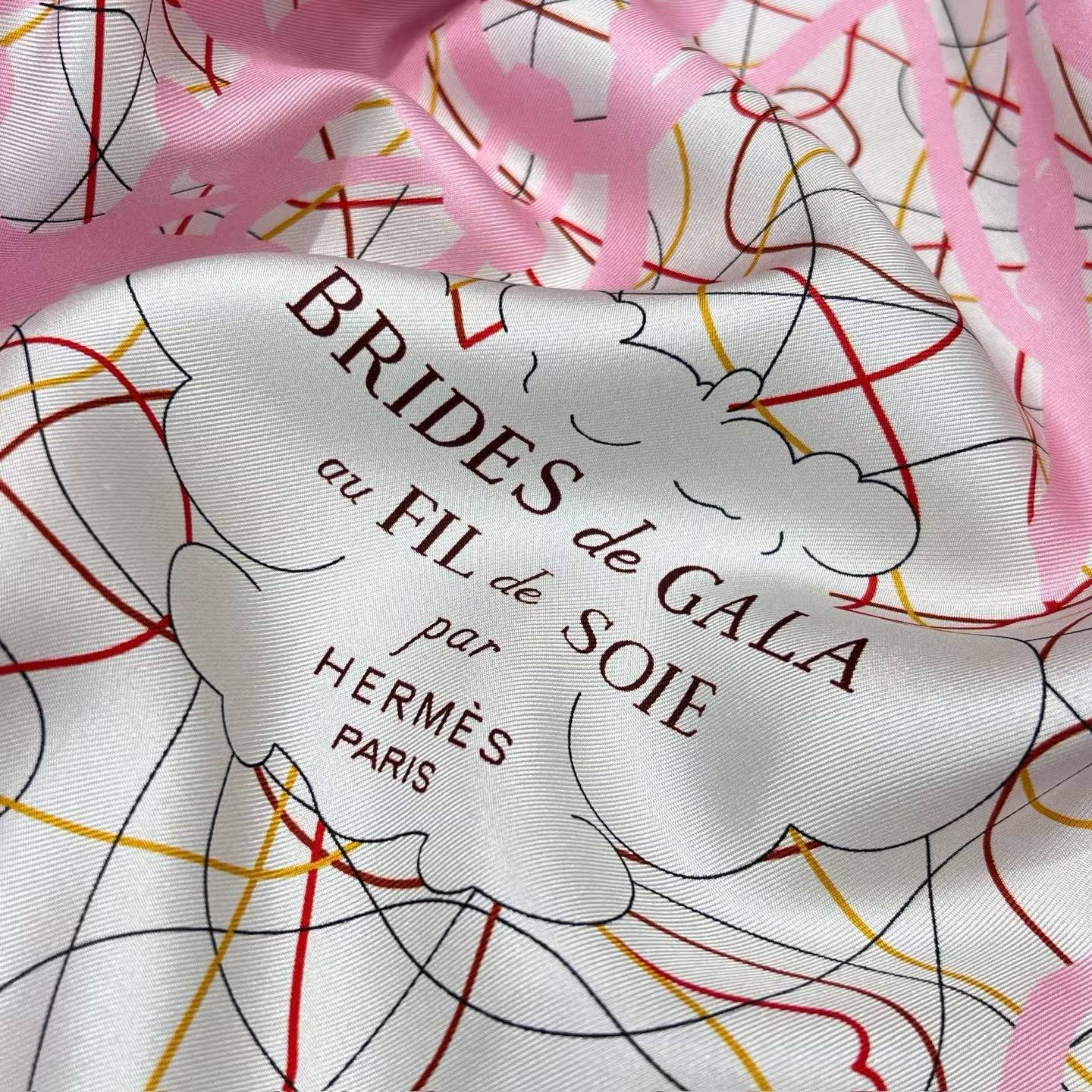 Hermès Square scarf view 4