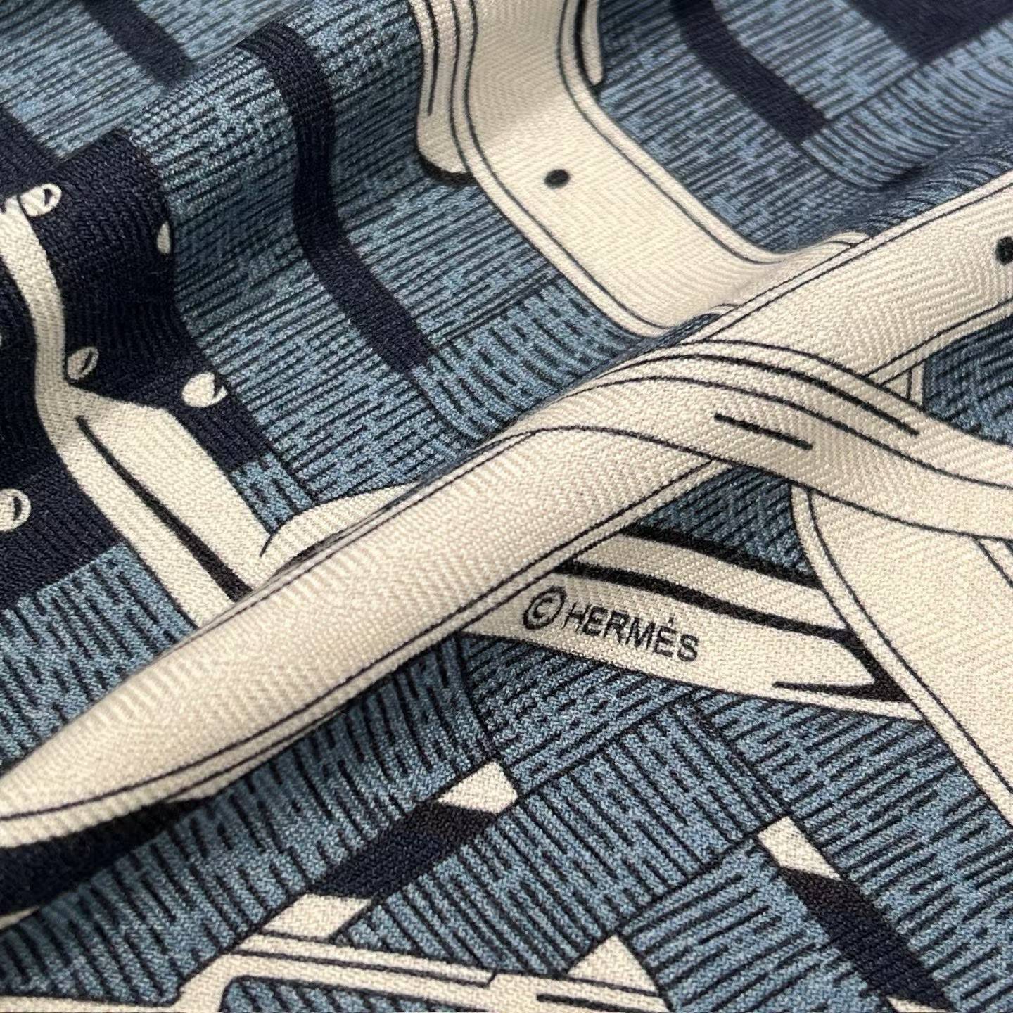Hermès Square scarf view 10