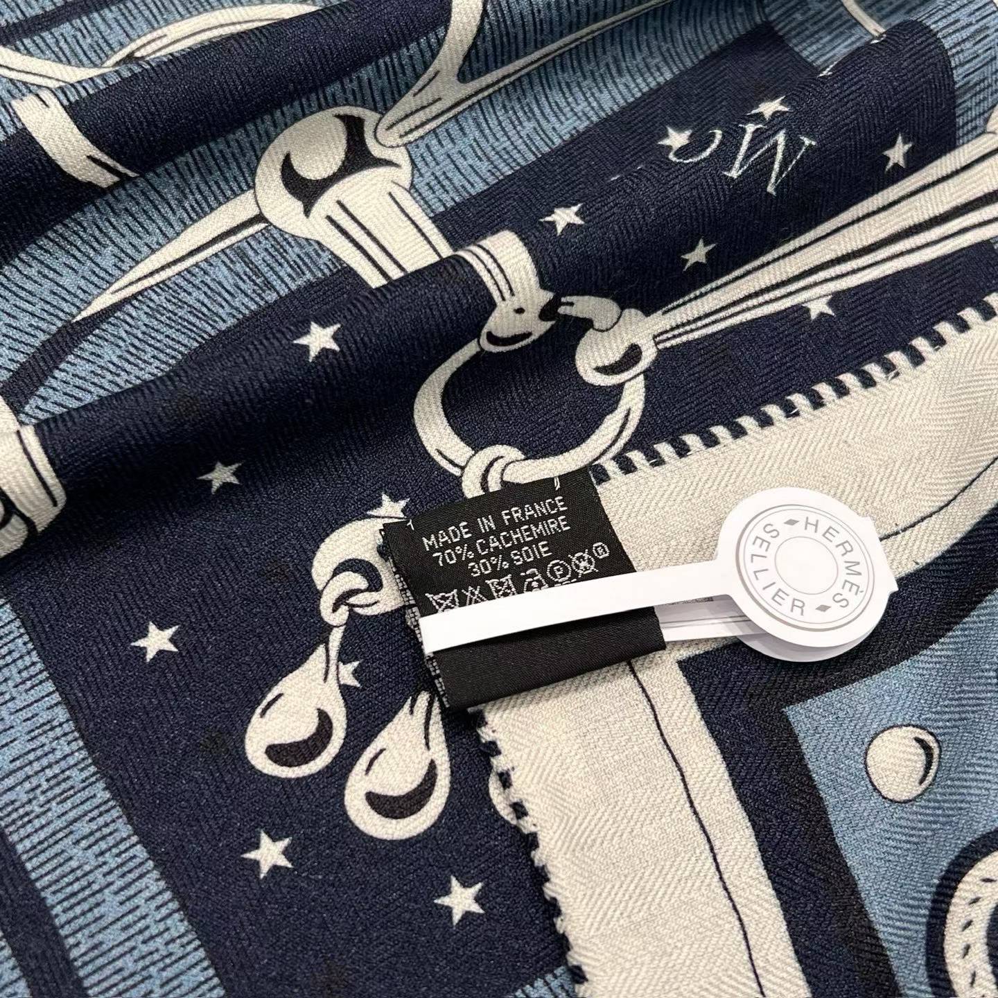 Hermès Square scarf view 11