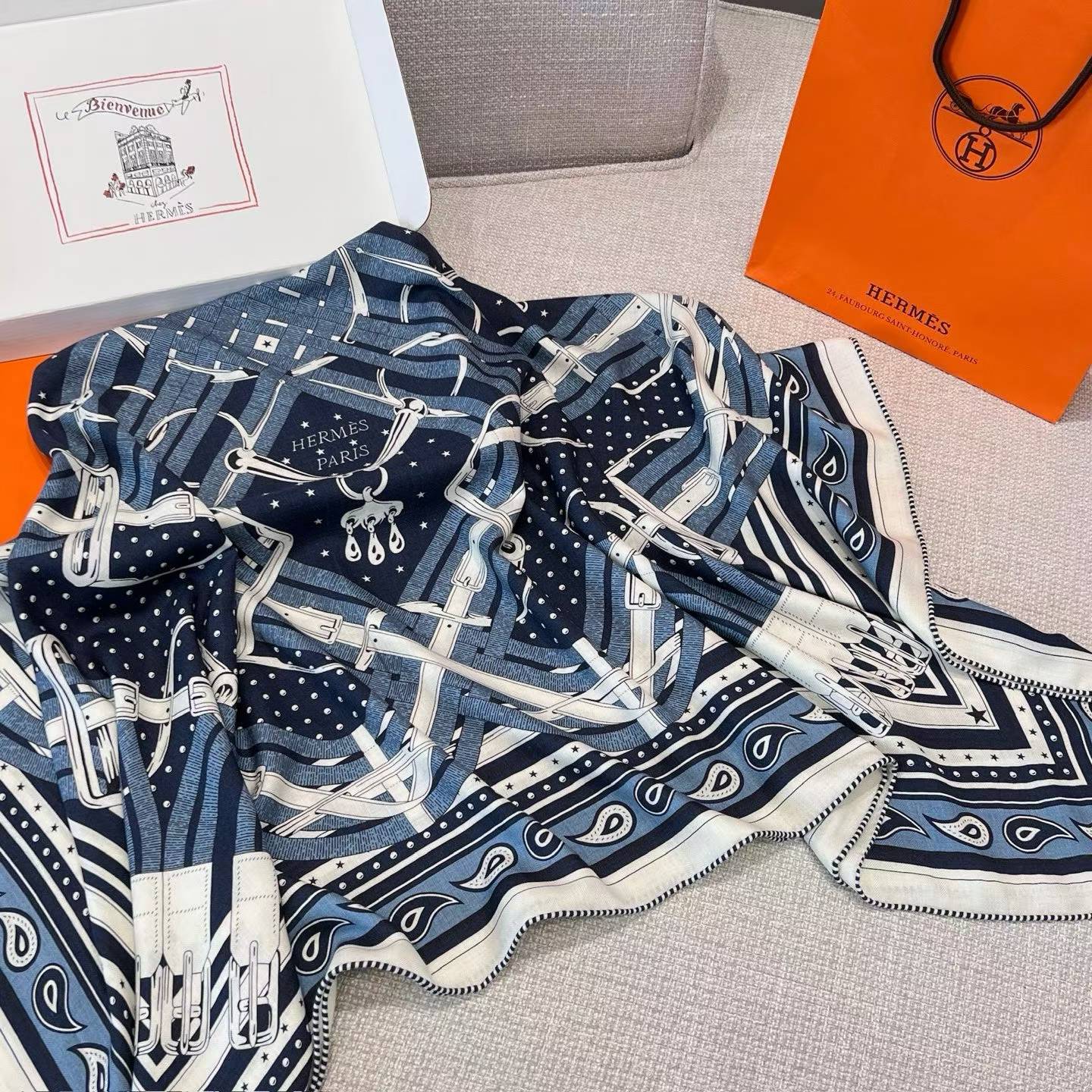 Hermès Square scarf view 12
