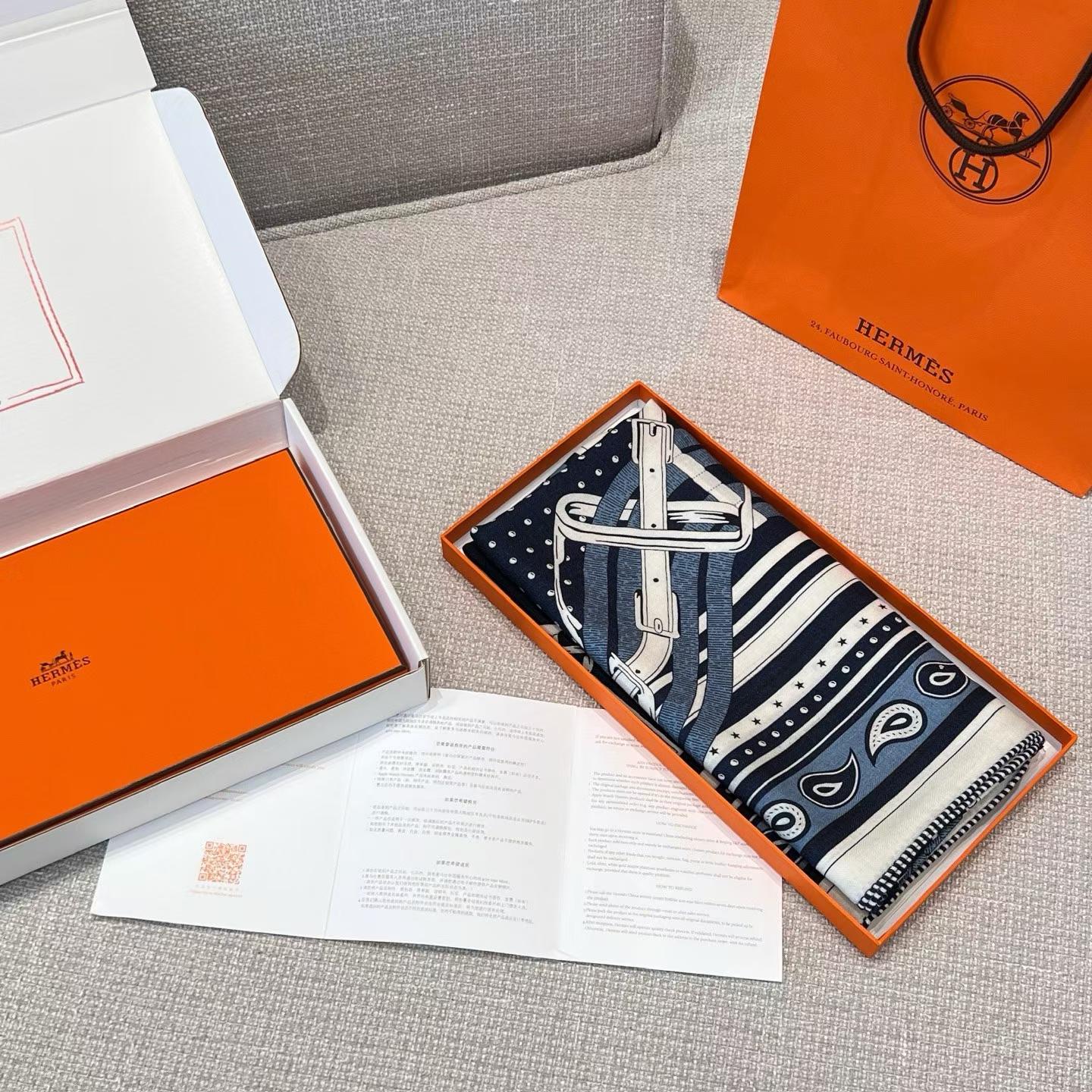 Hermès Square scarf view 13
