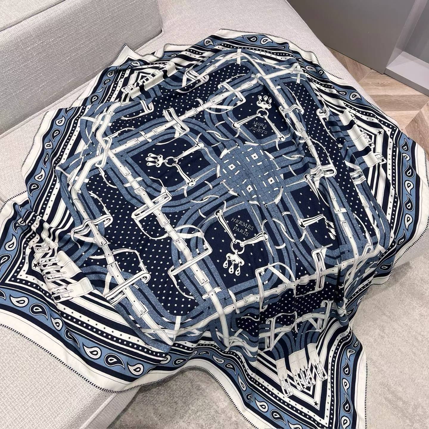 Hermès Square scarf view 14