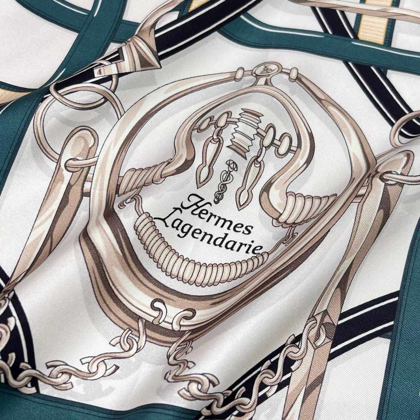 Hermès HMES Square scarf view 3