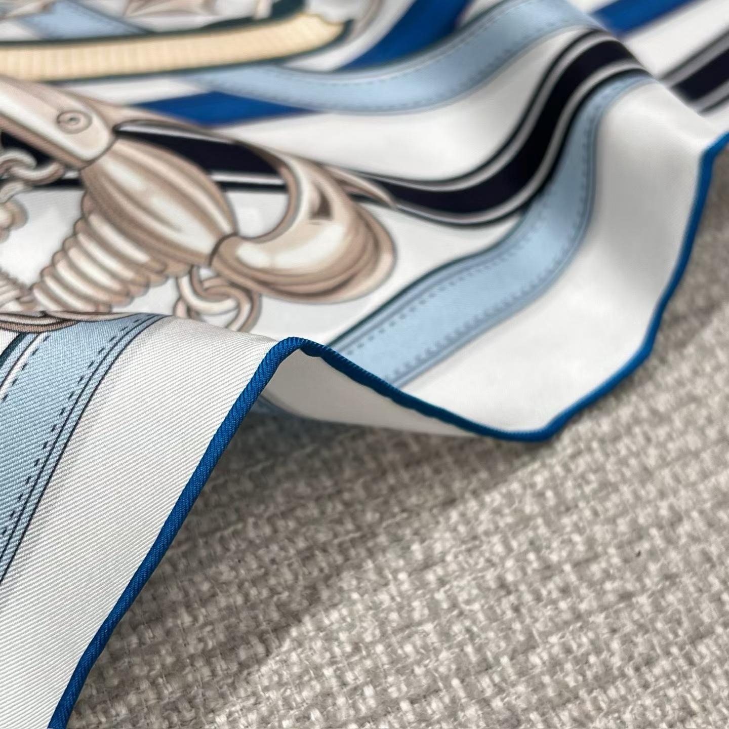 Hermès HMES Square scarf view 5